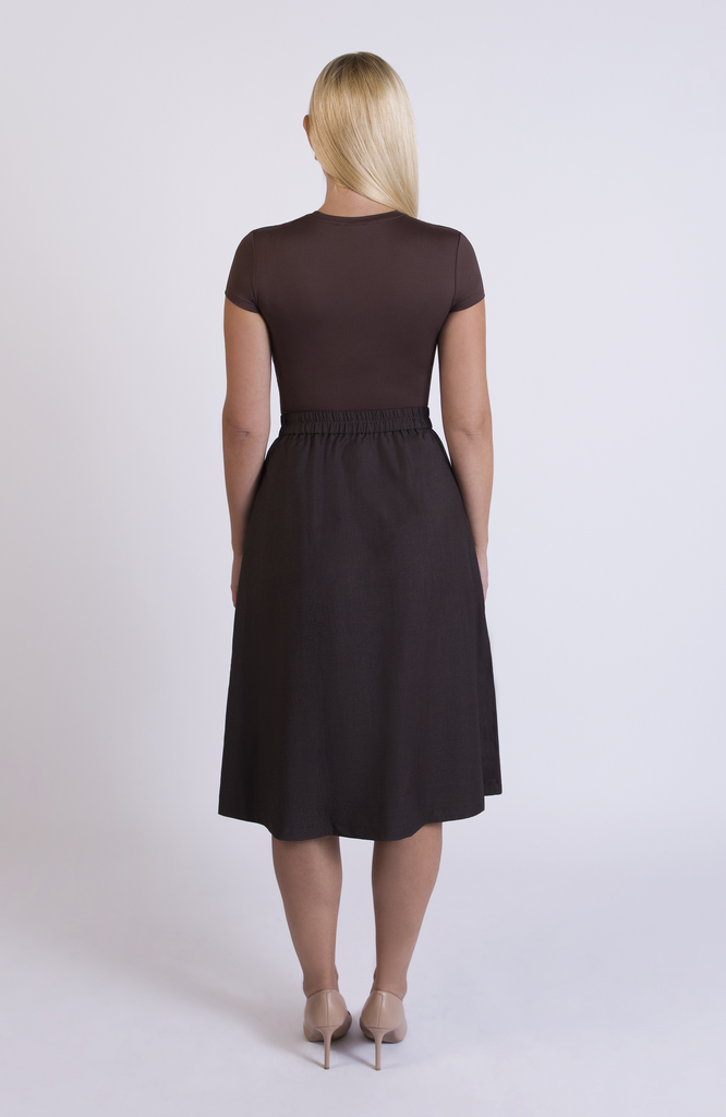 The Wool Midi Skirt by Aam The Label has a discreet back elastic that provides comfort at the waist and eliminates waist gaps. Shown here in Cocoa Plaid.