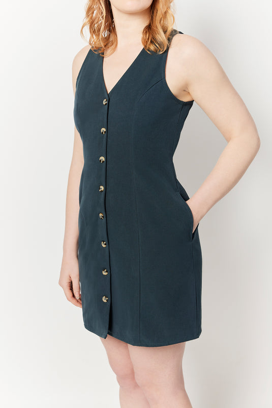 The Everywhere Dress in Deep Teal features deep, functional pockets that comfortably fit your whole hand, smartphone or a small wallet.