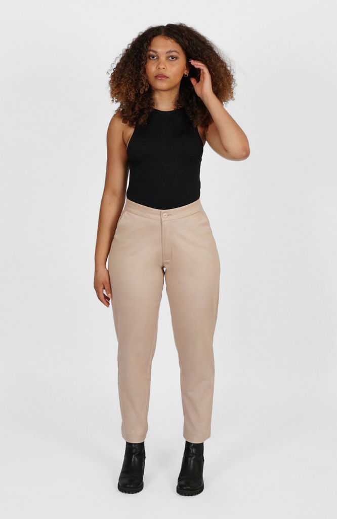The Crop Pant by Aam The Label is made for full hips and thighs. Featuring a high rise, plenty of room through the seat and a waist-to-hip ratio designed for pear and hourglass shapes. Made from a soft organic cotton with stretch for comfort. It’s shown here in a neutral khaki shade.