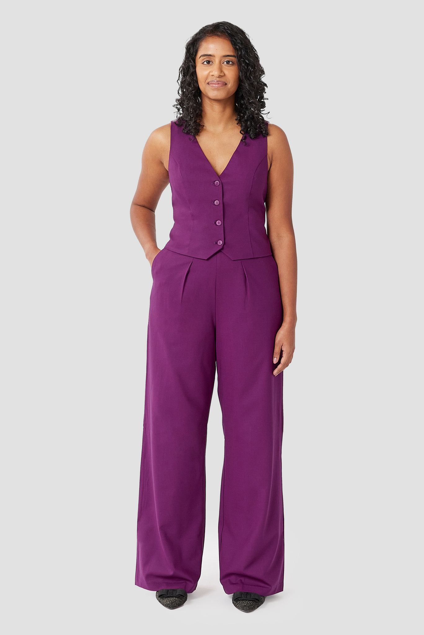 The Wool Vest is a beautiful, striking cropped vest made from a warm 96% wool and 4% stretch for comfort. It is fully lined with a smooth organic cotton lining, and pairs perfectly with the high waisted Wool Wide Leg Pant by Aam. Shown here is the gorgeous plum color. 