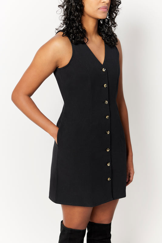 The Everywhere Dress in Black features deep, functional pockets that comfortably fit your whole hand, smartphone or a small wallet.