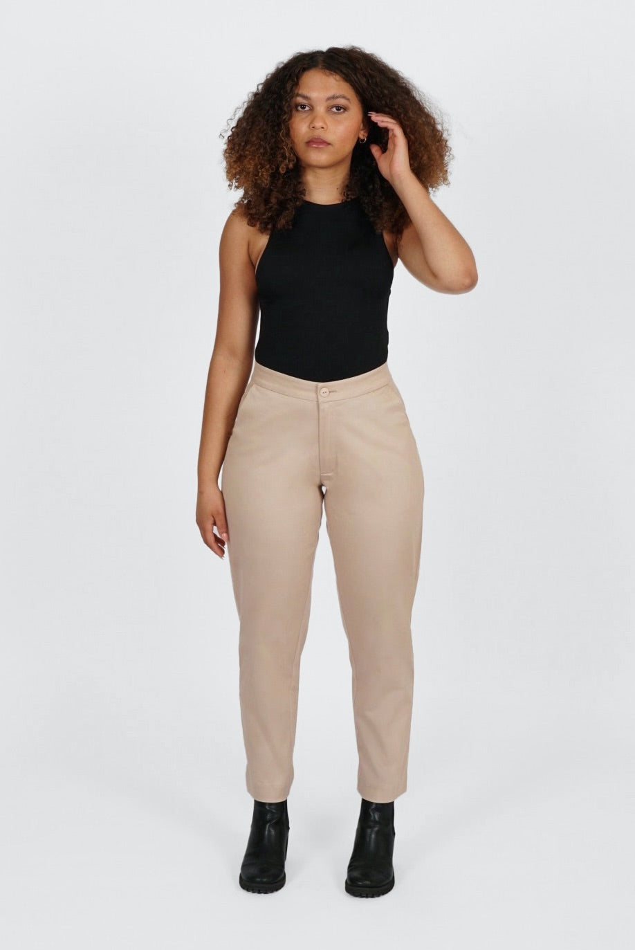 The Crop Pant by Aam is a relaxed, cotton trouser designed for women with full hips and thighs. It's made from a butter-soft, 98% organic cotton with 2% stretch. Big pockets allow you to comfortably slide your hands or phone, and a small back elastic provides comfort at the waist. The Crop Pant comes in two colors - beige and black.